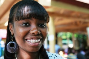 Vanessa lavora nell'ufficio di Oxfam a Port au Prince. Credits: Jane Beesley/Oxfam Vanessa lavora nell'ufficio di Oxfam a Port au Prince. Credits: Jane Beesley/Oxfam