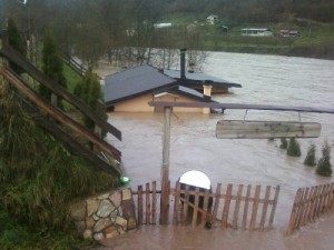 L'alluvione è stato particolarmente drammatico per gli sfollati, che ancora abitano case prefabbricate. Credits: OxfamItalia