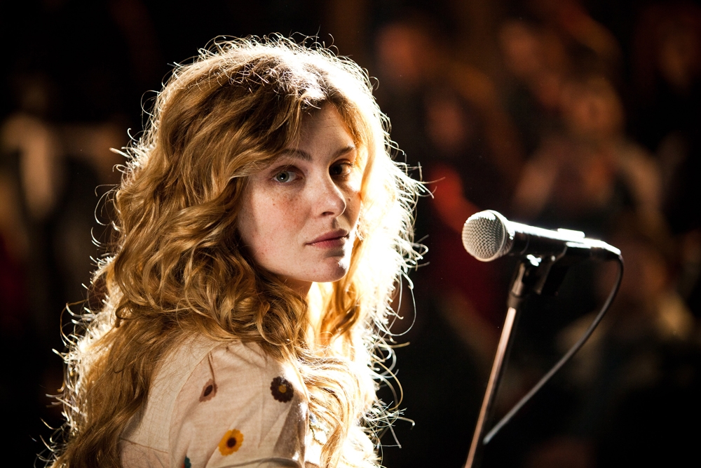 Vittoria Puccini sul set de "La vita facile" dove interpreta la moglie di Pierfrancesco Favino