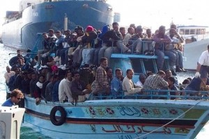 Continuano gli sbarchi dei profughi libici a Lampedusa. Continuano gli sbarchi dei profughi libici a Lampedusa.