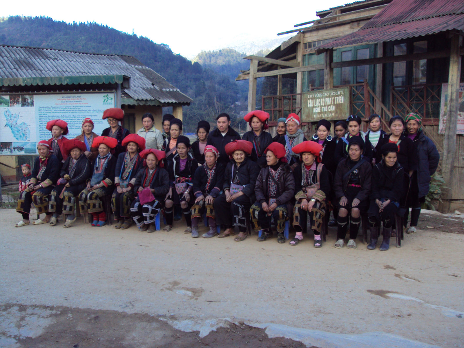 I tessuti delle donne H’mong e Dzao sono stati intordotti nella rete internazionale del commercio equo I tessuti delle donne H’mong e Dzao sono stati intordotti nella rete internazionale del commercio equo