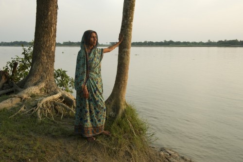 Mamtaz ha perso sua madre e il marito nei sempre più frequenti uragani. Credits: Ami Vitale/Oxfam Mamtaz ha perso sua madre e il marito nei sempre più frequenti uragani. Credits: Ami Vitale/Oxfam