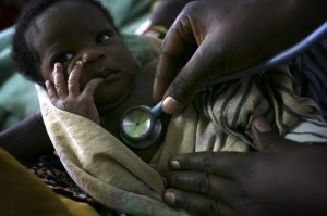 Lolongwe, Malawi. L'infermiera Lucy è già al terzo turno di 24 ore, e siamo solo a giovedì. Abbie Trayler-Smith/Oxfam