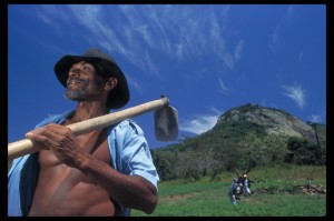 Jose Xavier Bezerra da Silva ci dice che dalla proprietà della terra dipende la sua autonomia, e quindi il suo futuro. Credits: Gilvan Barreto/Oxfam