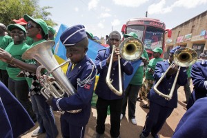 La Carovana Transafricana attraversa l'Uganda occidentale