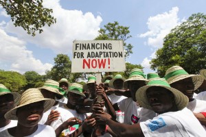 Attivisti Oxfam mandano un messaggio molto chiaro a Lilongwe, Malawi.