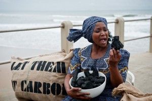 Nessun accordo sul clima? Provate a mangiare carbone!Credits: Ainhoa Goma/Oxfam