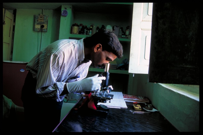 La maggioranza delle persone in questo distretto dell'India è molto povera e denutrita, e quindi suscettibile alle infezioni. Credits: Shailan Parker/Oxfam La maggioranza delle persone in questo distretto dell'India è molto povera e denutrita, e quindi suscettibile alle infezioni. Credits: Shailan Parker/Oxfam