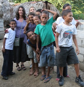 Sabrina in visita ai nostri progetti in Dominicana nel 2006. Credits: Oxfam Italia
