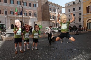 Stunt a Roma in favore della tassa sulle transazioni finanziarie, Credits: Adamo Banelli