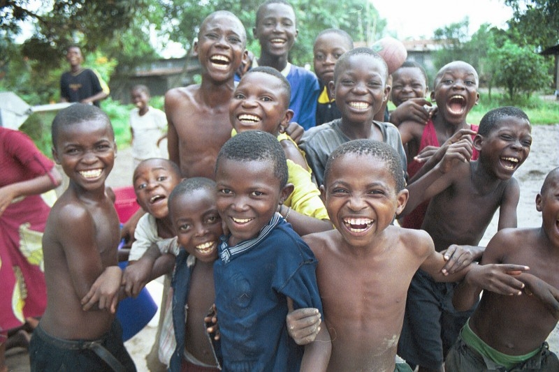 Bambini si recano al pozzo. Credits: Mark Kiehlmann/Oxfam Bambini si recano al pozzo. Credits: Mark Kiehlmann/Oxfam