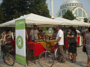 La fiera a Scutari, con il miele e i prodotti locali ha avuto un grande successo. Credits: Jacopo Turini/Oxfam Italia