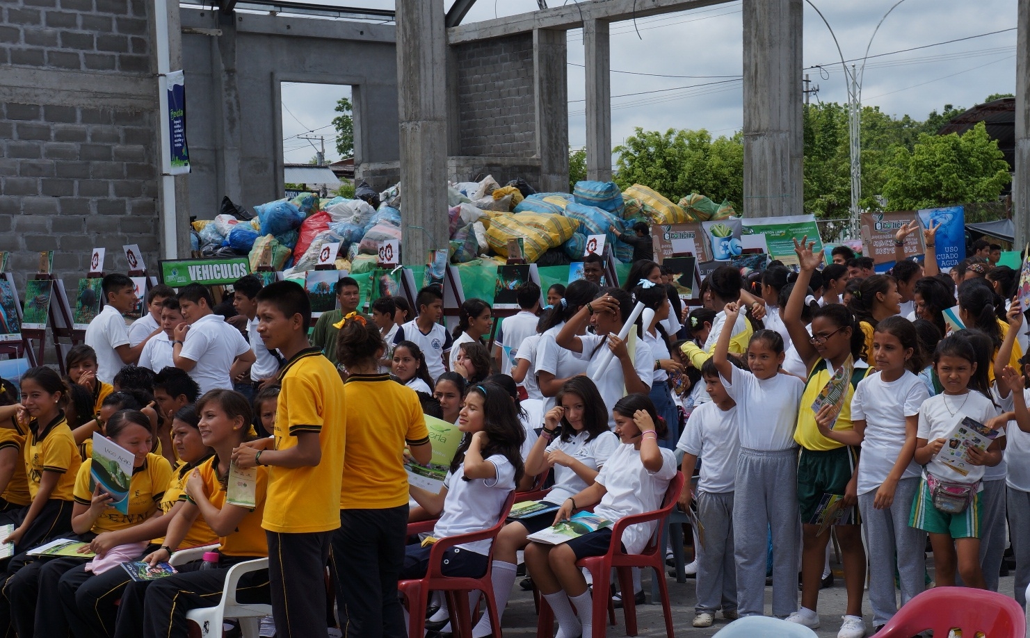 Le 12 scuole premiate hanno raccolto 170.000 bottiglie di plastica. Credits: Andrea Cianferoni Le 12 scuole premiate hanno raccolto 170.000 bottiglie di plastica. Credits: Andrea Cianferoni