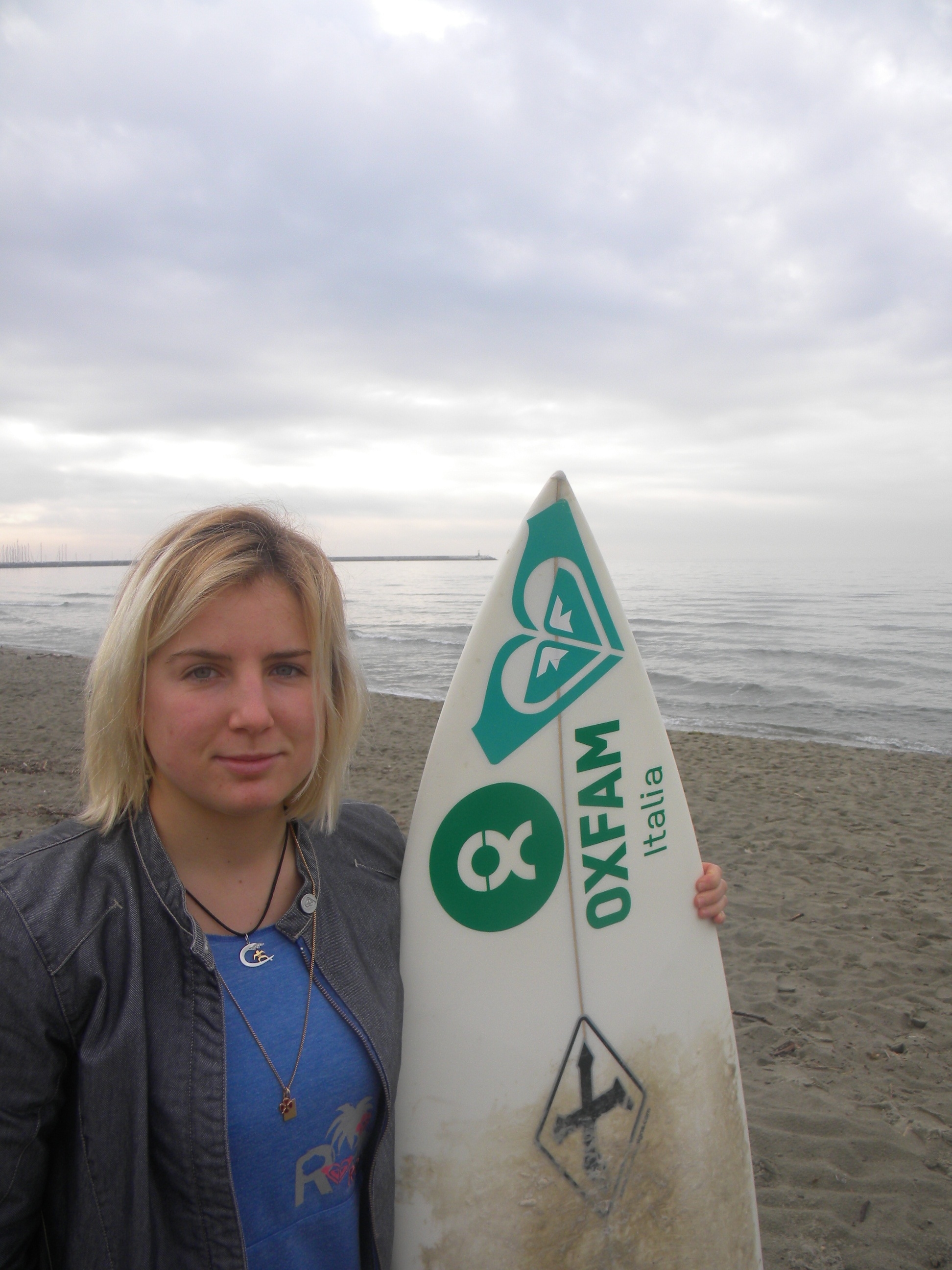 Greta Dalle Luche con il suo surf per Oxfam Italia! Greta Dalle Luche con il suo surf per Oxfam Italia!