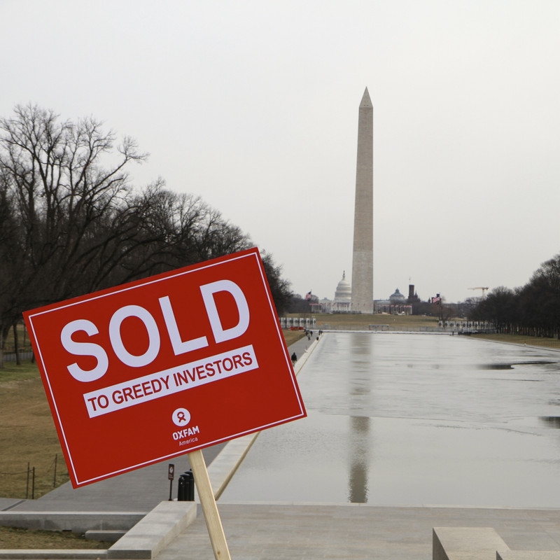 Il Washington memorial in vendita per sensibilizzare contro il land grab