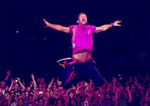 Chris Martin durante il Mylo Xyloto Tour 2012