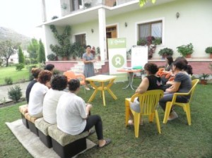 Formazione alle apicoltrici a Shkoder, Albania. Credits: Oxfam Italia