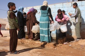 Raccolta dell'acqua al campo profughi di Zaatari, Giordania. Credits: Oxfam