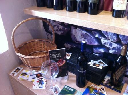 Prodotti tipici nel negozio Okusi Ercegovine presso il ponte di Mostar Credits: anna Pasquale/Oxfam Italia Prodotti tipici nel negozio Okusi Ercegovine presso il ponte di Mostar Credits: anna Pasquale/Oxfam Italia