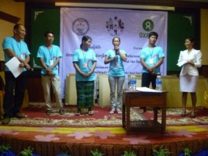Alcune coppie raccontano le loro esperienze durante il forum Cambogia_Gender forum_ Credits Federica Comastri