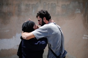 Siria. Hussein riabbraccia la madre dopo due mesi di separazione. Sam Tarling/ Oxfam
