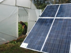 Bosnia Erzegovina. I pannelli solari accanto a una delle serre. Bosnia Solar panels irrigate the greenhouse