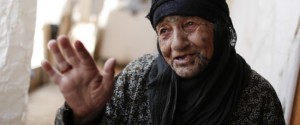 Anazwiya, 90 anni, si è rifugiata in Libano con la sua famiglia. Credits: Oxfam