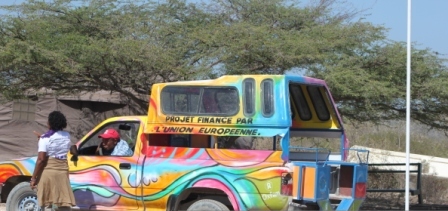 Haiti. Il tap-tap, tipico mezzo di trasporto collettivo diffuso in tutto il paese. Haiti. Il tap-tap, tipico mezzo di trasporto collettivo diffuso in tutto il paese.