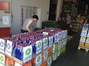 Detergenti e disinfettanti fanno parte degli aiuti che Oxfam sta portando alla popolazione alluvionata