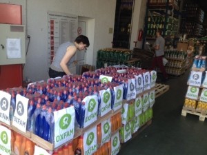 Podavina. Detergenti e disinfettanti fanno parte degli aiuti che Oxfam sta portando alla popolazione alluvionata Detergenti e disinfettanti fanno parte degli aiuti che Oxfam sta portando alla popolazione alluvionata