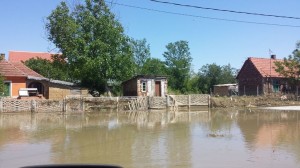Gli effetti delle alluvioni in Serbia nella zona di Obrenovac Gli effetti delle alluvioni in Serbia nella zona di Obrenovac