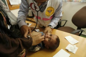 Gaza, uno dei piccoli pazienti della clinica