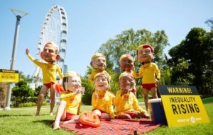 Brisbane, le "big heads" di Oxfam in azione. Credits: Jason Malouin_OxfamAus_scr