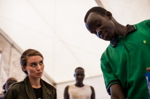 Mara Rooney nell'ultimo dei tre viaggi in Sud Sudan. Credits: Mackenzie Coursin-Knowles Mara Rooney nell'ultimo dei tre viaggi in Sud Sudan. Credits: Mackenzie Coursin-Knowles