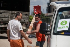 Samac, consegna degli aiuti alla popolazione. Samac, consegna degli aiuti alla popolazione.