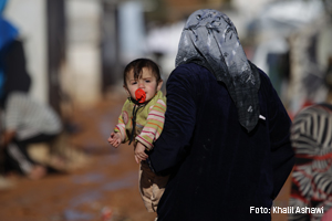 Siria. Samah e suo figlio in un campo profughi.