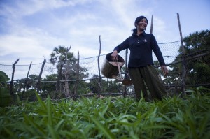La donna è beneficiaria di un progetto sull’acqua