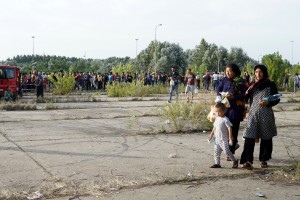 Profughi al confine tra Serbia e Ungheria