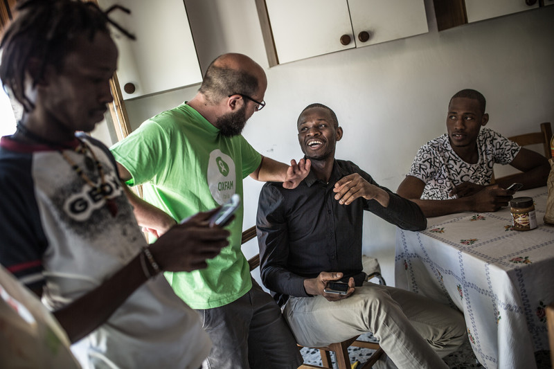 Aiutiamo i richiedenti asilo