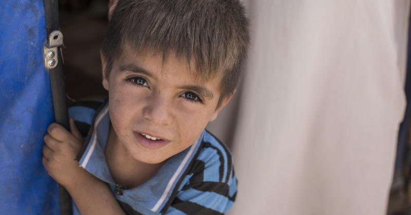 Qasm ha 4 anni. Ha trovato rifugio nel campo per sfollati nel villaggio di Tinah, a Sud di Mosul.