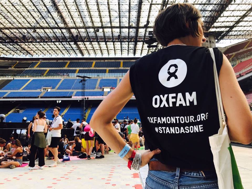 Luglio 2017 - I volontari di Oxfam al concerto dei Coldplay di Milano III