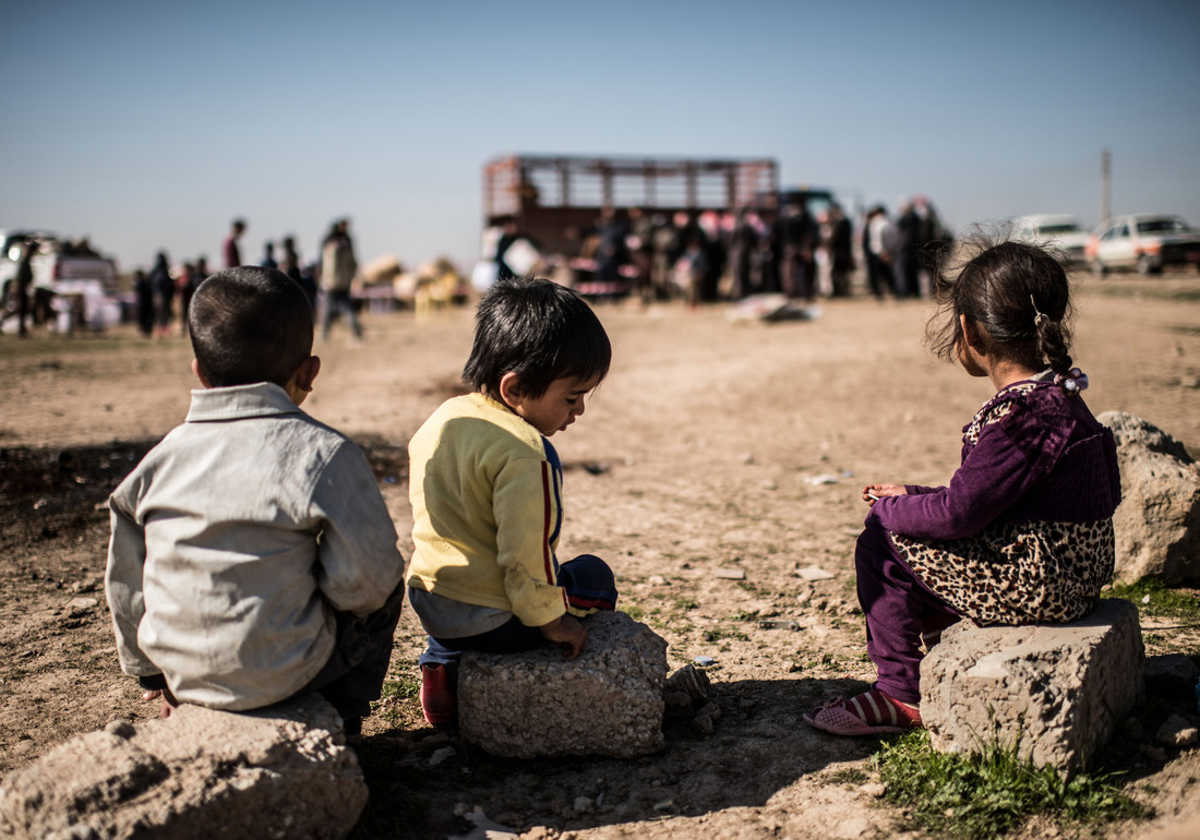 In fuga dall'ISIS hanno urgentemente bisogno di acqua, cibo e riparo