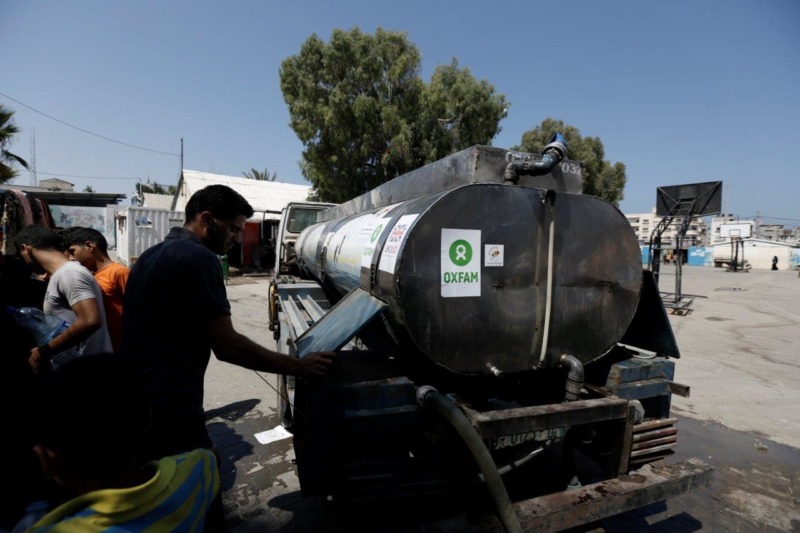 Distribuzione di acqua a Gaza