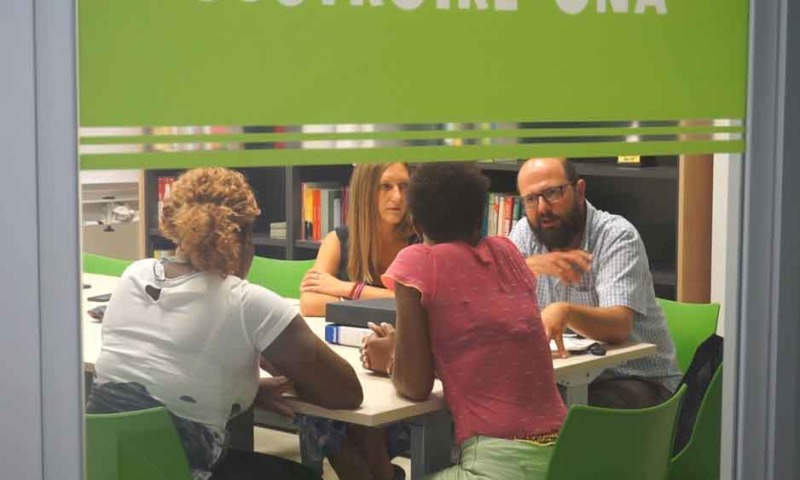 700 volontari Oxfam in oltre 140 store di tutta Italia con il progetto "Incarta il presente, regala un futuro". Fino al 24 dicembre sarà possibile sostenere la risposta di Oxfam per limitare il contagio da Covid-19 nelle più gravi emergenze umanitarie e offrire un aiuto concreto alle famiglie a rischio povertà ed esclusione in Italia.