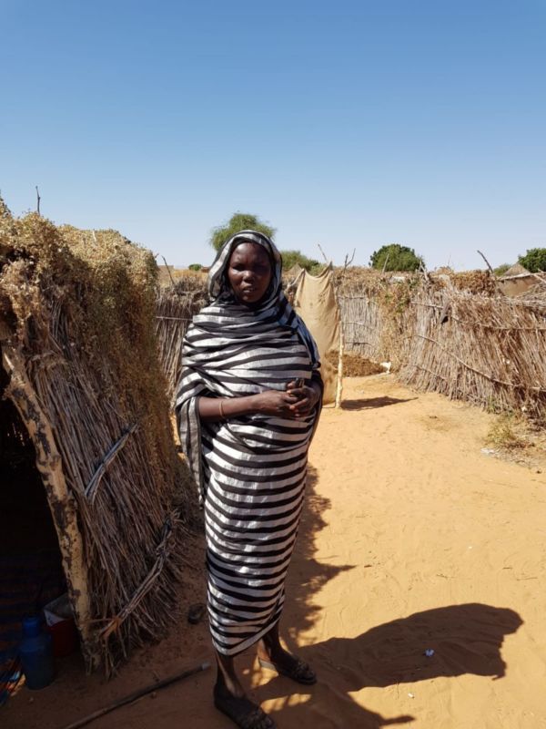 Da qualche mese il programma delle Nazioni Unite per la distribuzione del cibo si è interrotto e Maria e la sua famiglia in Darfur si devono organizzare.