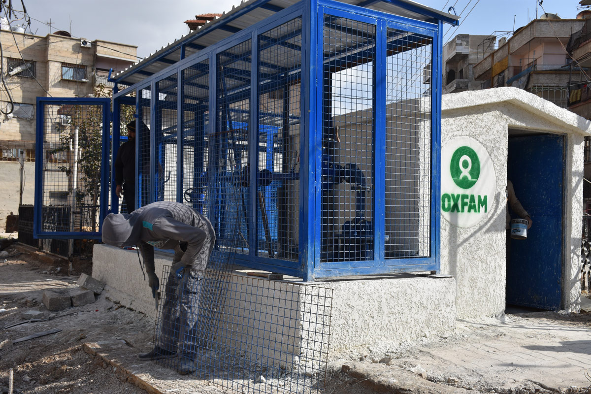 Riabilitando diversi pozzi in diverse località di Douma, Oxfam ha contribuito a fornire acqua pulita e sicura alle persone.