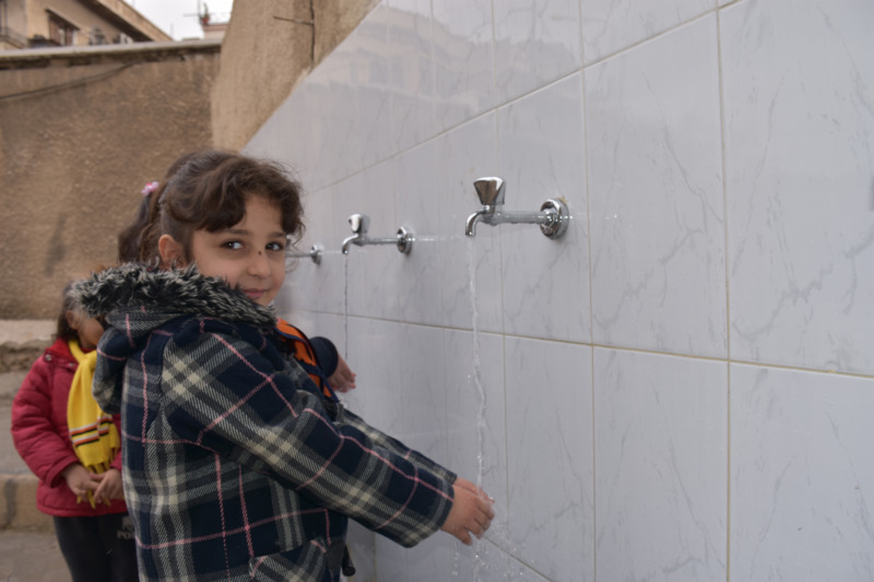 Nel 2018, Oxfam ha riabilitato le reti idriche e i servizi igienici di 16 scuole a Damasco, in Siria
