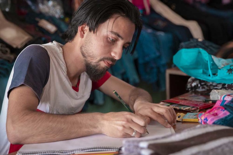 Ahmad, rifugiato siriano, il suo sogno è diventare un grande designer di moda