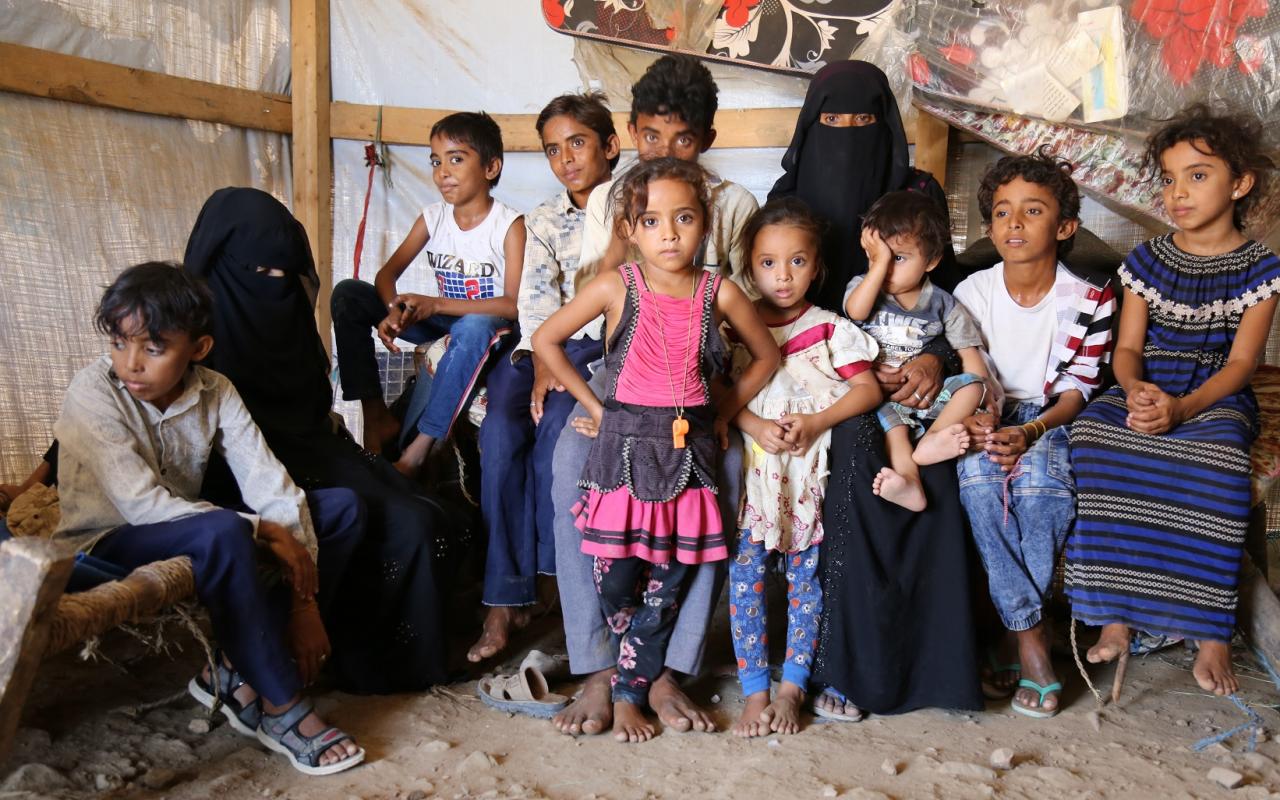 Sei anni di guerra e l'impatto del Covid stanno lasciando lo Yemen senza un futuro, mentre la comunità internazionale ha stanziato appena la metà di quanto necessario per fronteggiare la più grave emergenza umanitaria al mondo.