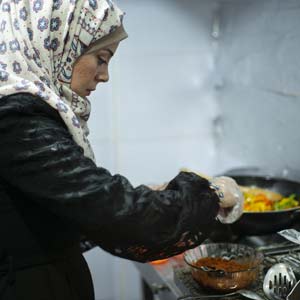 Puoi contribuire alla distribuzione di cibo alle famiglie sfollate con prodotti e pacchi alimentari - Gaza